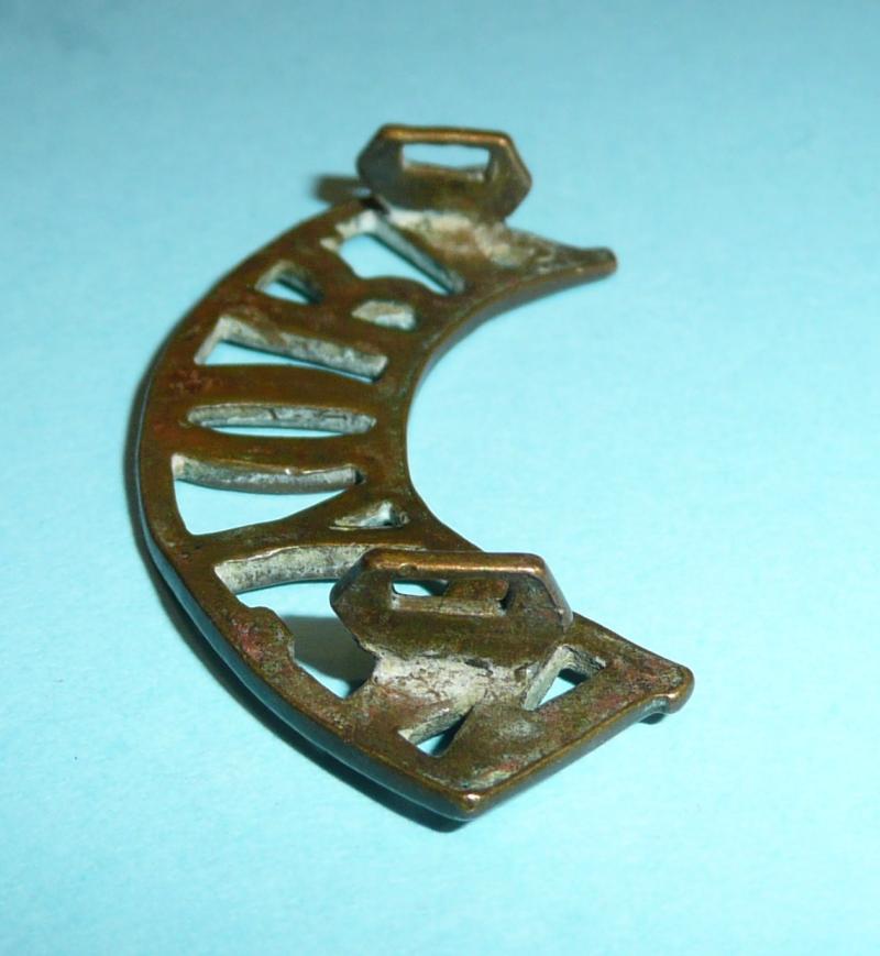 WW1 - W. York - West Yorkshire Regiment First Pattern Brass Shoulder Title