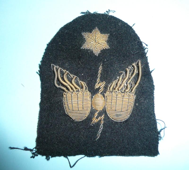 Royal Navy (RN) Telegraphists / Wireless Operators  Bullion Cloth Rating Badge