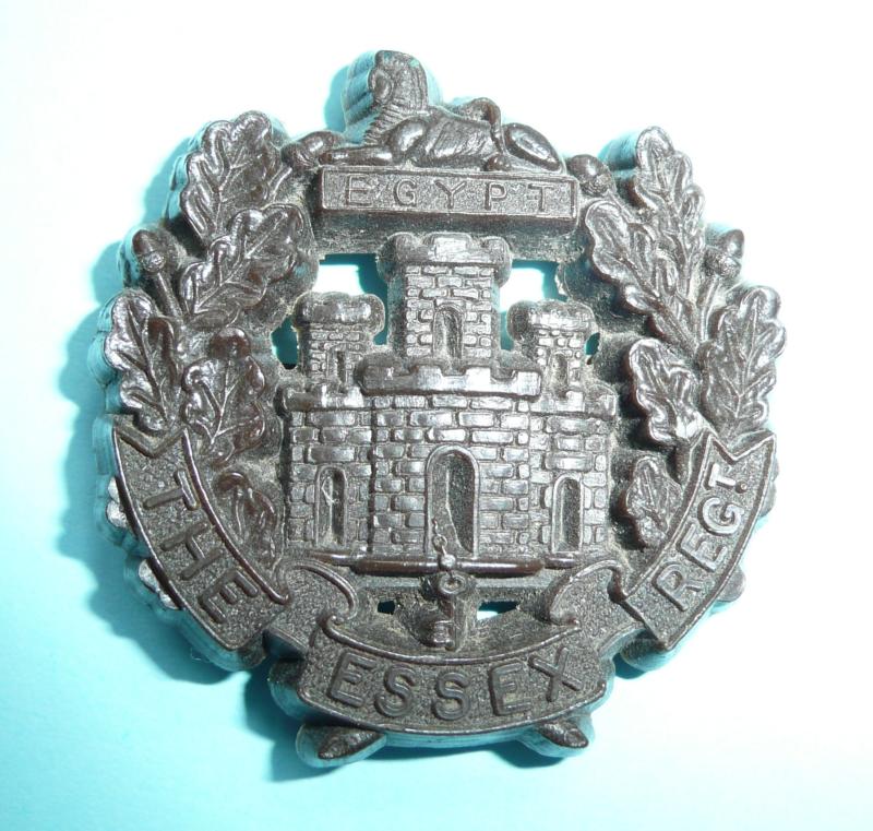 WW2 Essex Regiment Plastic Economy Cap Badge - Blades